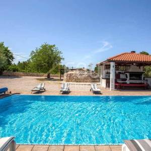 Otok Krk, Dobrinj, samostojeća vila s bazenom