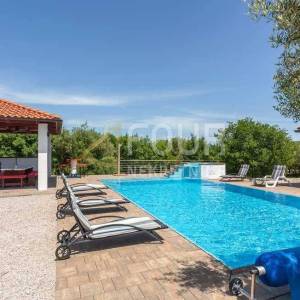 Otok Krk, Dobrinj, samostojeća vila s bazenom