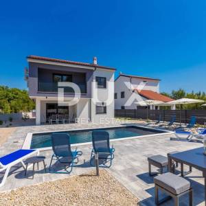 Otok Krk, Dobrinj, samostojeća kuća, 167 m2, novogradnja, bazen