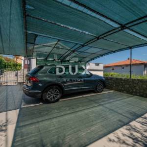 OTOK KRK, GRAD KRK (okolica) - Savršen obiteljski mir: Odmah useljiva primorska kuća s velikim terasama na samo 5 minuta od pla...