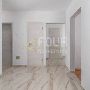 Otok Krk, Malinska, 3s+db, adaptiran stan 200m od mora 