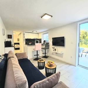 OTOK KRK, NJIVICE - Apartman sa velikom terasom u blizini mora