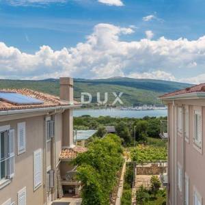 OTOK KRK, PUNAT - ekskluzivna novogradnja s tri rezidencijalne jedinice i privatnim bazenima