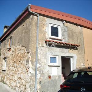 OTOK KRK, RISIKA - Polovica samostojeće kamene kuće