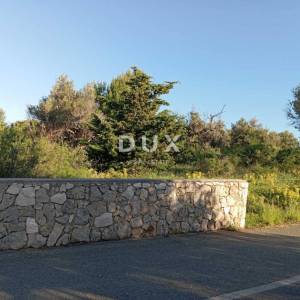 OTOK PAG, JAKIŠNICA - građevinsko zemljište na mirnoj lokaciji, 250 m od mora