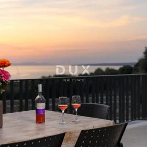 OTOK PAG, LUN  - Luksuzna villa s uhodanim poslom