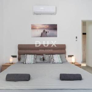 OTOK PAG, LUN  - Luksuzna villa s uhodanim poslom