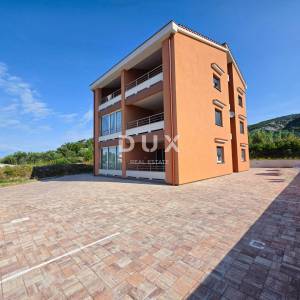 OTOK RAB, BANJOL - Dvoetažni stan s galerijom blizu mora