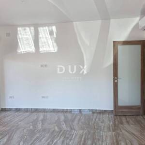 OTOK RAB, BANJOL - PRILIKA! Stan u prizemlju, 1S+DB + PARKING + 250m od mora