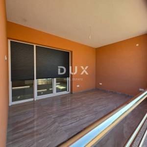 OTOK RAB, BANJOL - PRILIKA! Stan u prizemlju, 1S+DB + PARKING + 250m od mora