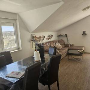 PAG - KOŠLJUN - Dvosobni dvoetažni stan s bazenom - 99m2