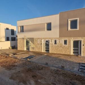 PAG - MANDRE Dvoetažni dvosobni stan - 63m2