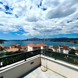 Penthouse s otvorenim pogledom na more, krovna terasa