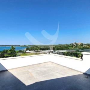 PENTHOUSE UZ MORE S BAZENOM I PANORAMSKIM POGLEDOM