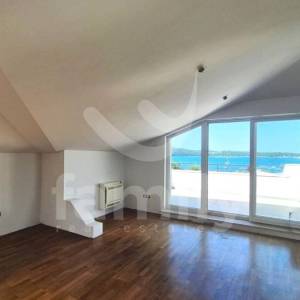 PENTHOUSE UZ MORE S BAZENOM I PANORAMSKIM POGLEDOM