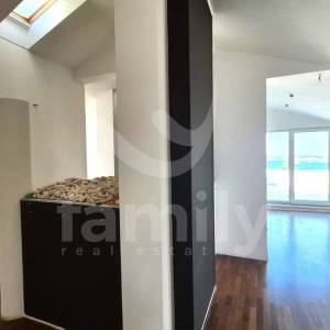 PENTHOUSE UZ MORE S BAZENOM I PANORAMSKIM POGLEDOM