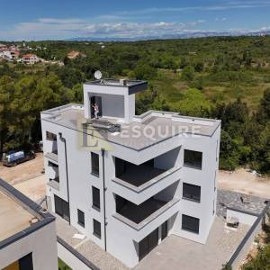 PETRČANE - PUNTA RADMAN Lluksuzni penthouse s krovnom terasom s panoramskim pogledom na more!!!