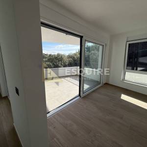 PETRČANE - PUNTA RADMAN Lluksuzni penthouse s krovnom terasom s panoramskim pogledom na more!!!