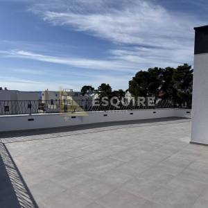PETRČANE - PUNTA RADMAN Lluksuzni penthouse s krovnom terasom s panoramskim pogledom na more!!!