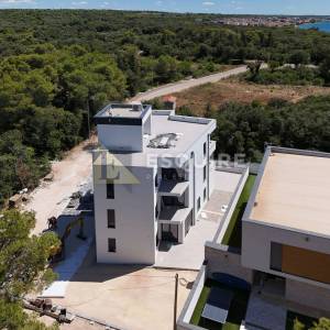 PETRČANE - PUNTA RADMAN Lluksuzni penthouse s krovnom terasom s panoramskim pogledom na more!!!