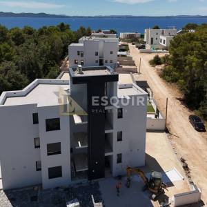 PETRČANE - PUNTA RADMAN Lluksuzni penthouse s krovnom terasom s panoramskim pogledom na more!!!