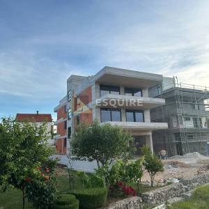 PETRČANE – PUNTA RADMAN, LUKSUZNA NOVOGRADNJA – Penthouse S3 s panoramskim pogledom na more i privatnom krovnom terasom!