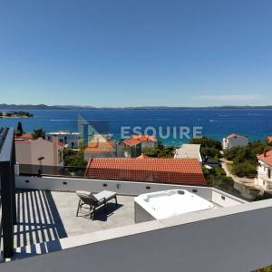 PETRČANE - PUNTA SKALA Luksuzni penthouse s krovnom terasom nadomak mora!!