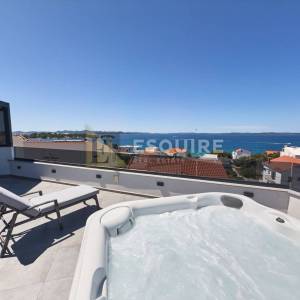 PETRČANE - PUNTA SKALA Luksuzni penthouse s krovnom terasom nadomak mora!!