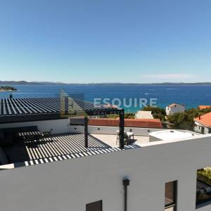 PETRČANE - PUNTA SKALA Luksuzni penthouse s krovnom terasom nadomak mora!!