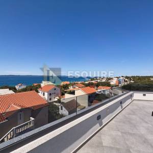 PETRČANE - PUNTA SKALA Luksuzni penthouse s krovnom terasom nadomak mora!!