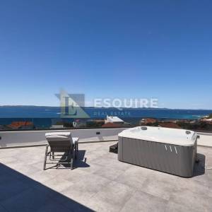 PETRČANE - PUNTA SKALA Luksuzni penthouse s krovnom terasom nadomak mora!!