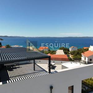 PETRČANE - PUNTA SKALA Luksuzni penthouse s krovnom terasom nadomak mora!!