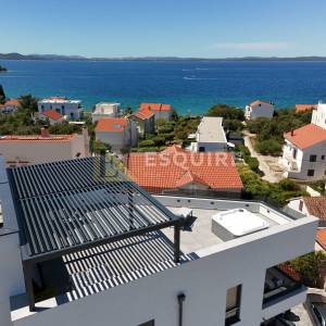 PETRČANE - PUNTA SKALA Luksuzni penthouse s krovnom terasom nadomak mora!!