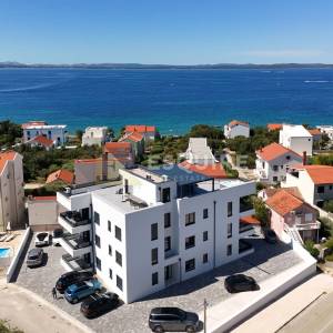 PETRČANE - PUNTA SKALA Luksuzni penthouse s krovnom terasom nadomak mora!!