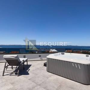 PETRČANE - PUNTA SKALA Luksuzni penthouse s krovnom terasom nadomak mora!!
