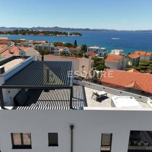 PETRČANE - PUNTA SKALA Luksuzni penthouse s krovnom terasom nadomak mora!!