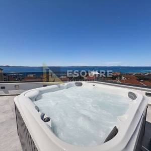 PETRČANE - PUNTA SKALA Luksuzni penthouse s krovnom terasom nadomak mora!!