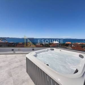 PETRČANE - PUNTA SKALA Luksuzni penthouse s krovnom terasom nadomak mora!!