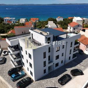 PETRČANE - PUNTA SKALA Luksuzni penthouse s krovnom terasom nadomak mora!!