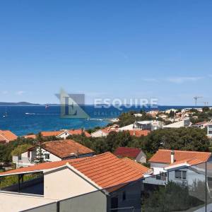 PETRČANE - PUNTA SKALA Luksuzni penthouse s krovnom terasom nadomak mora!!