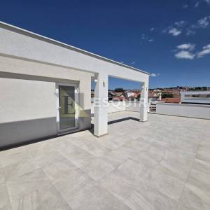 PLOVANIJA - trosoban penthouse - 122m2