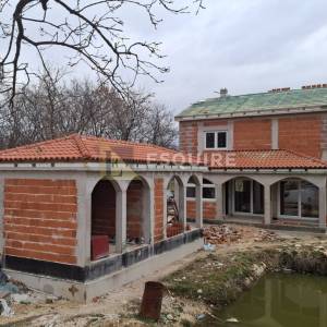POLIČNIK - Katnica sa bazenom i konobom u izgradnji - 158m2