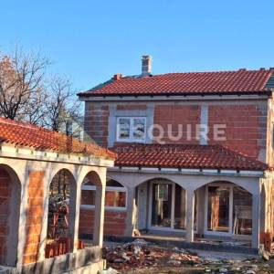 POLIČNIK - Katnica sa bazenom i konobom u izgradnji - 158m2