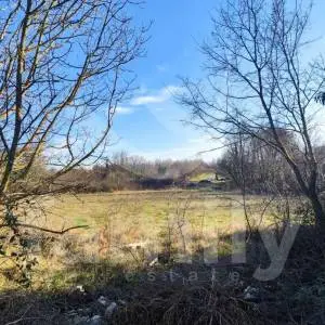 POLJOPRIVEDNO ZEMLJIŠTE U BLIZINI URBANIZIRANOG DIJELA