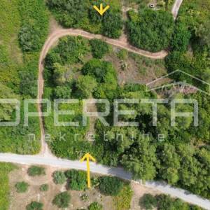 Poljoprivredno zemljište 1.057 m2 u Smokvici