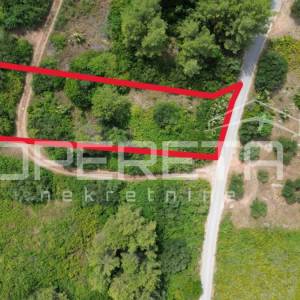 Poljoprivredno zemljište 1.057 m2 u Smokvici
