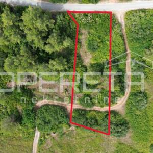 Poljoprivredno zemljište 1.057 m2 u Smokvici