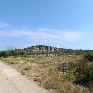 Poljoprivredno zemljište u zaleđu Vodica-6925 m²
