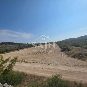 Poljoprivredno zemljište u zaleđu Vodica-6925 m²
