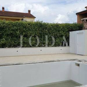 POPUST Novogradnja kuća sa bazenom,NOVIGRAD okolica